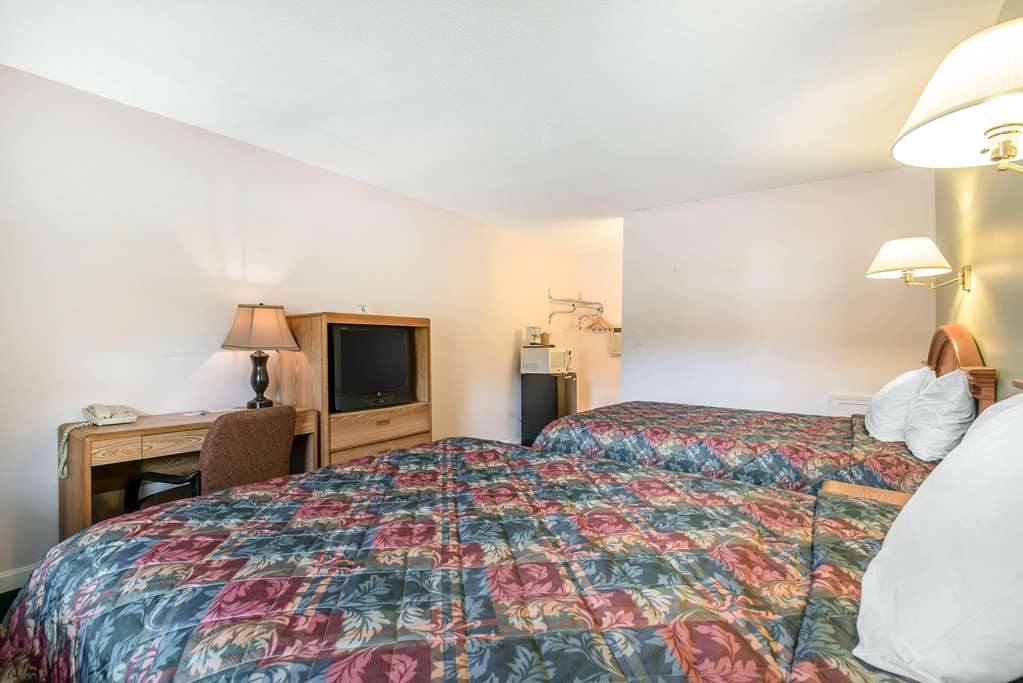 Rodeway Inn Bellows Falls - photo 20