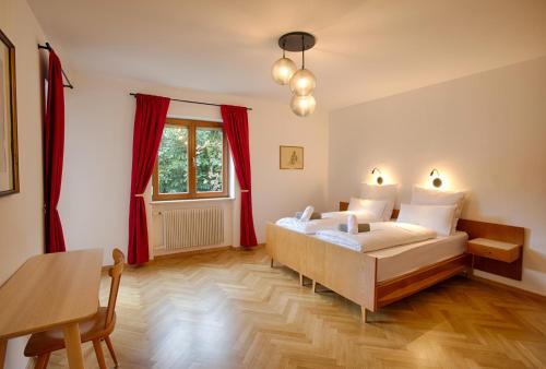 Apartment Hofgarten Alpstay — 4-Star Luxury Hotel in Naturno, Italy