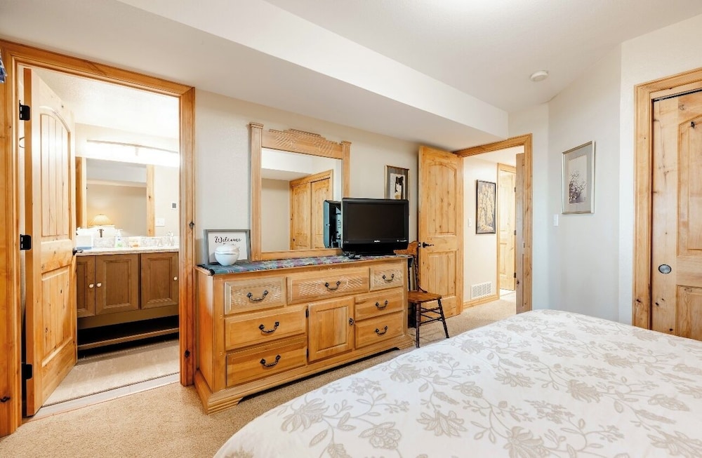 Village Point 101 - photo 10