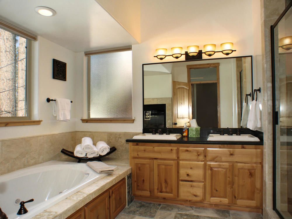 Evergreen Estate Seven Bedroom Home — 4-Star Luxury Hotel in South Lake Tahoe, United States