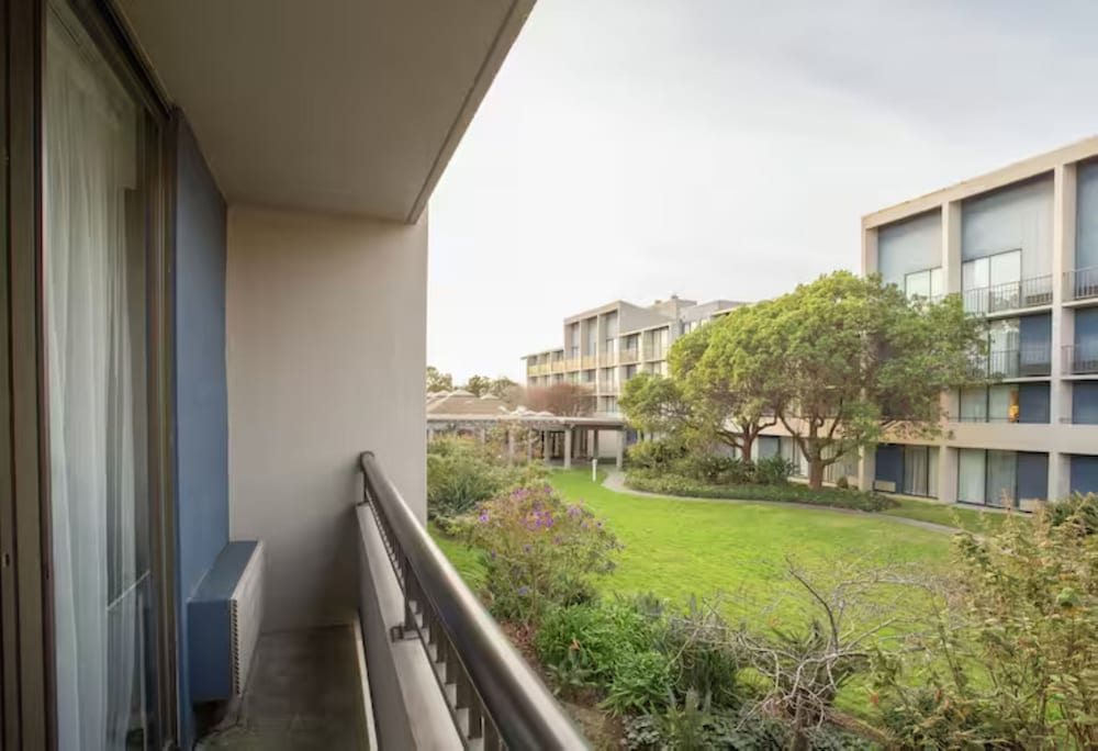 DoubleTree by Hilton Hotel Berkeley Marina - photo 39