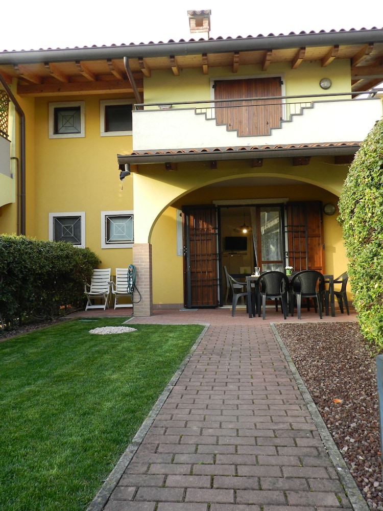 Apartment L'archetto And Villetta Gruber Regarda Travel — 4-Star Luxury Hotel in Lazise, Italy