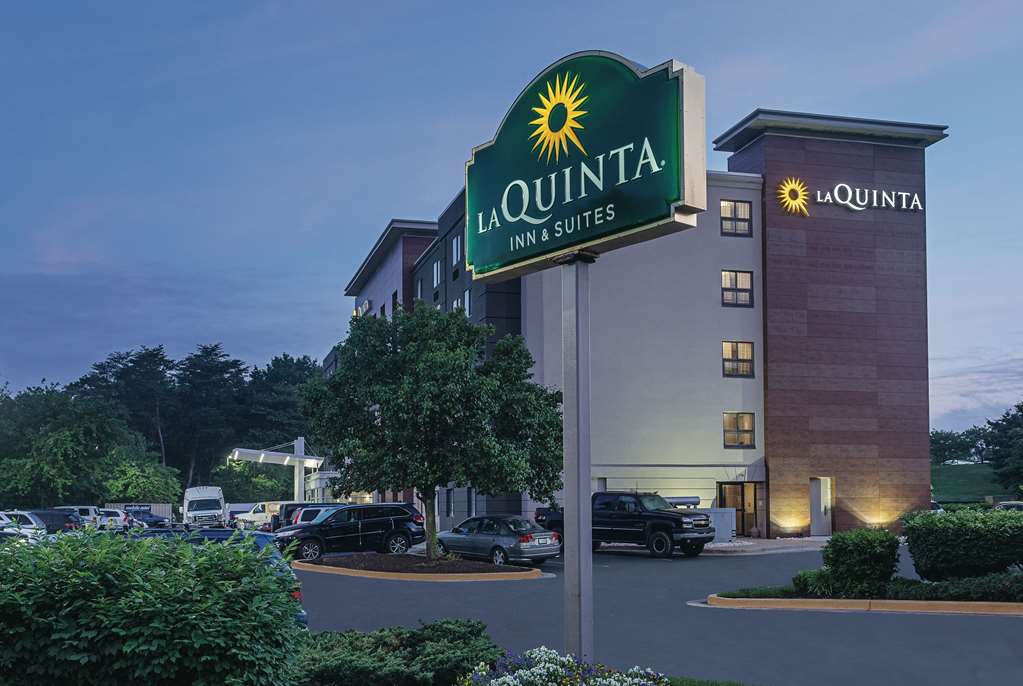 La Quinta Inn & Suites by Wyndham Baltimore BWI Airport - photo 4