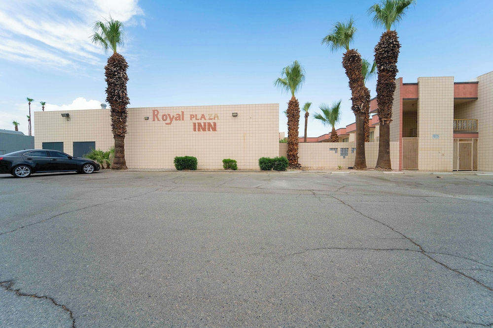 Royal Plaza Inn Indio - photo 89