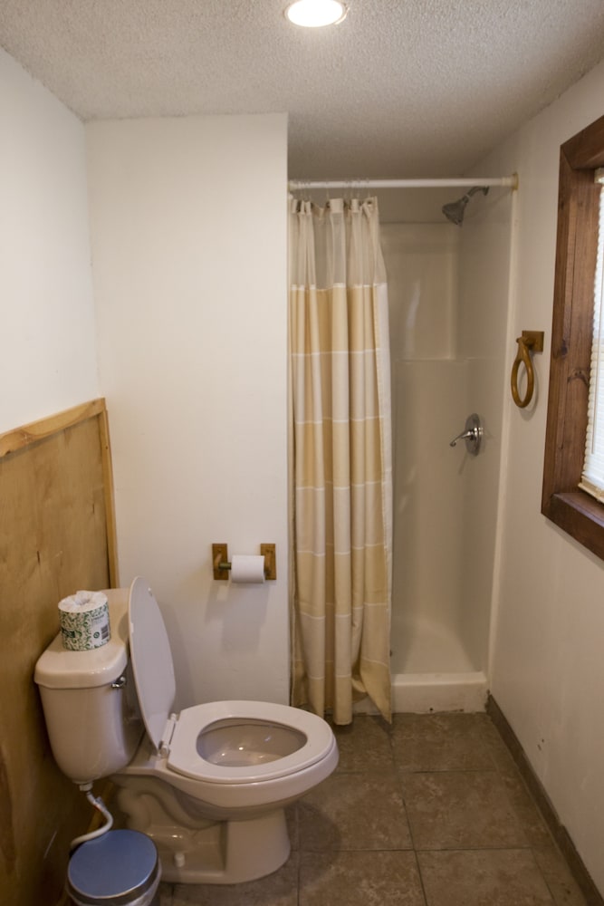 King Hendrick Motel - photo 16