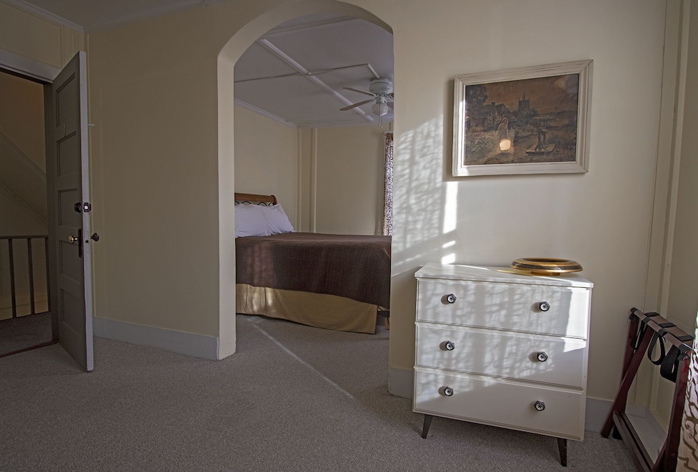 The Woodbine Inn - photo 14
