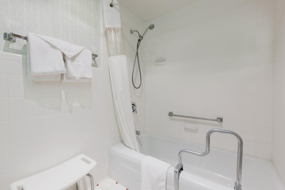 Red Carpet Inn Hazleton - photo 24