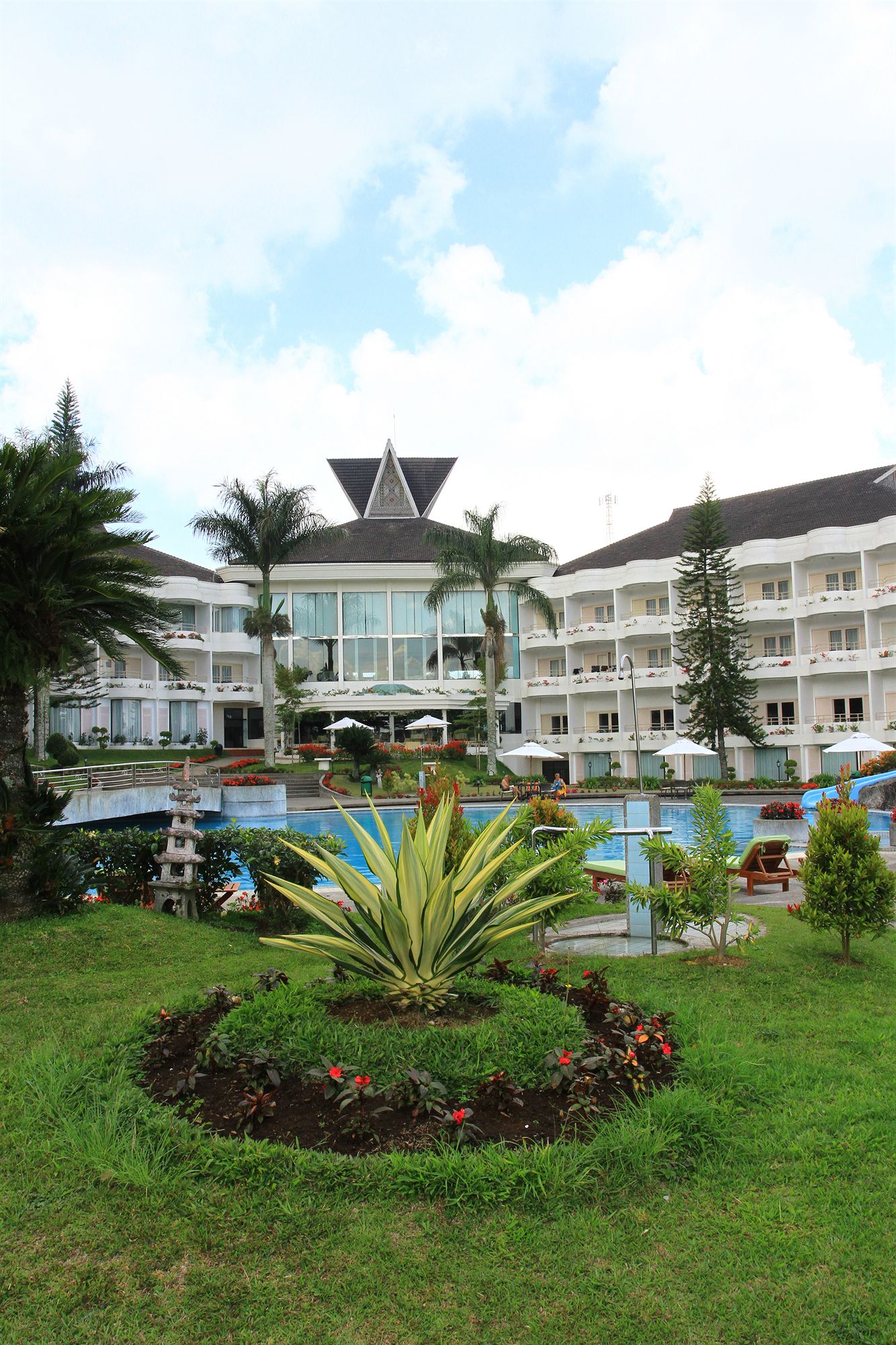 Grand Mutiara Hotel - carbon neutral hotel in Berastagi