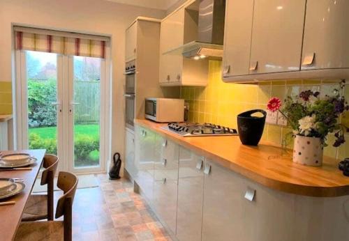 The Garden Apartment Beautiful spacious garden apartment with two bedrooms and two parking spaces in Filey, United Kingdom