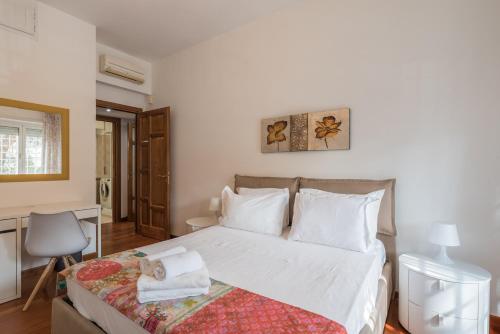 Bright Apt 2 Bedroom and balcony — 4-Star Luxury Hotel in Rome, Italy