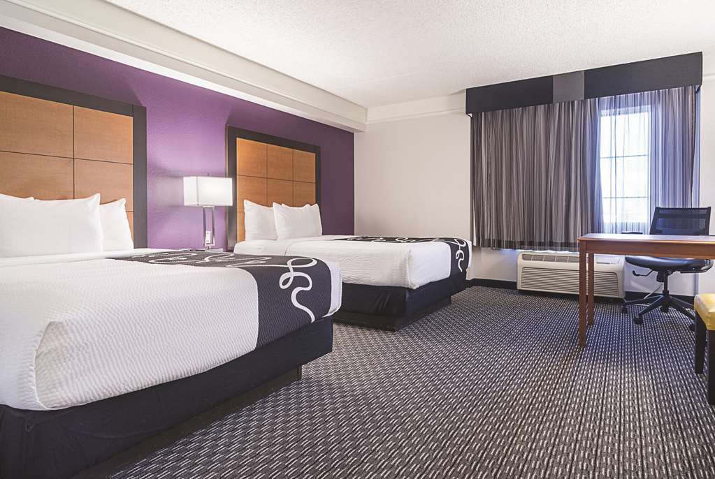 La Quinta Inn & Suites by Wyndham Phoenix Mesa West - photo 21