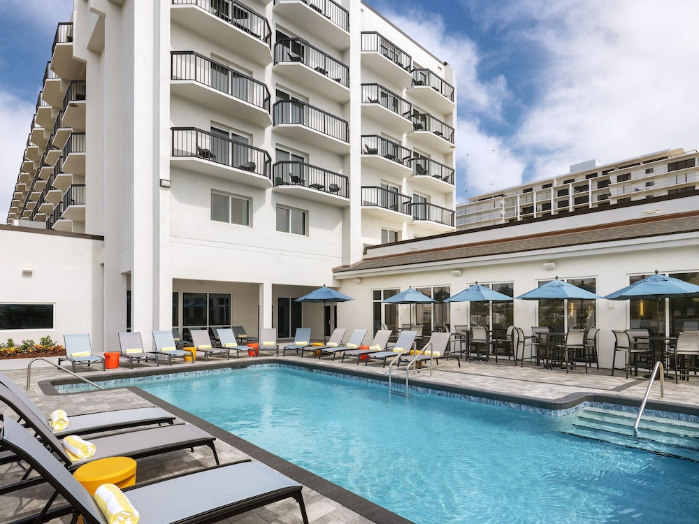 Hilton Garden Inn Cocoa Beach Oceanfront - photo 25