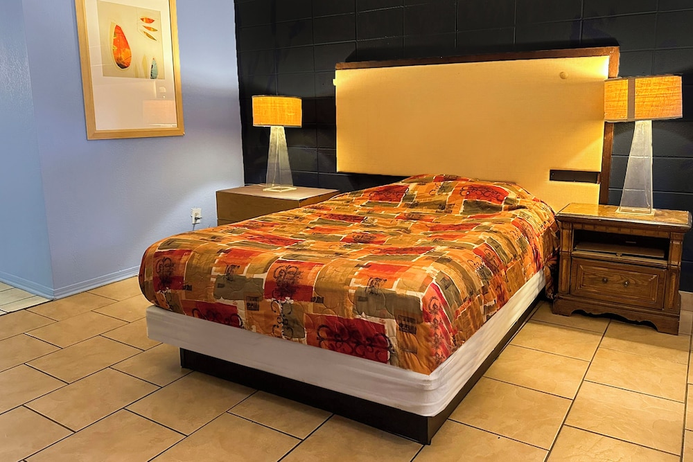 Luxury Inn by OYO Albany - photo 15