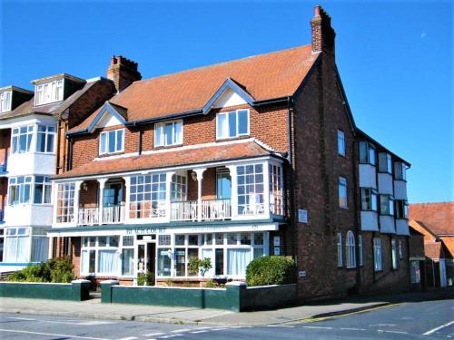 Beach Court Holiday Apartments — 4-Star Luxury Hotel in Skegness, United Kingdom