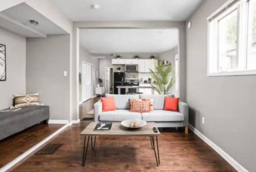 Cozy 1BR Getaway BBQ Backyard Pet Friendly in Indianapolis, United States