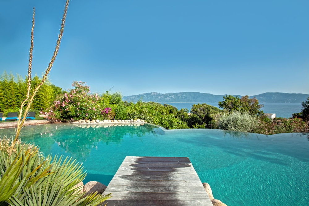 Résidence Arco Plage — 4-Star Luxury Hotel in Olmeto, France