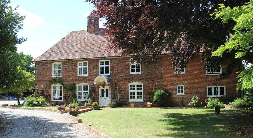 Molland Manor House Bed & Breakfast — 5-Star Luxury Hotel in Canterbury, United Kingdom