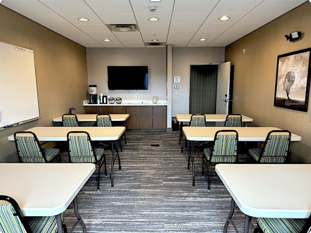 Hampton Inn & Suites St. Paul Oakdale Woodbury - photo 51