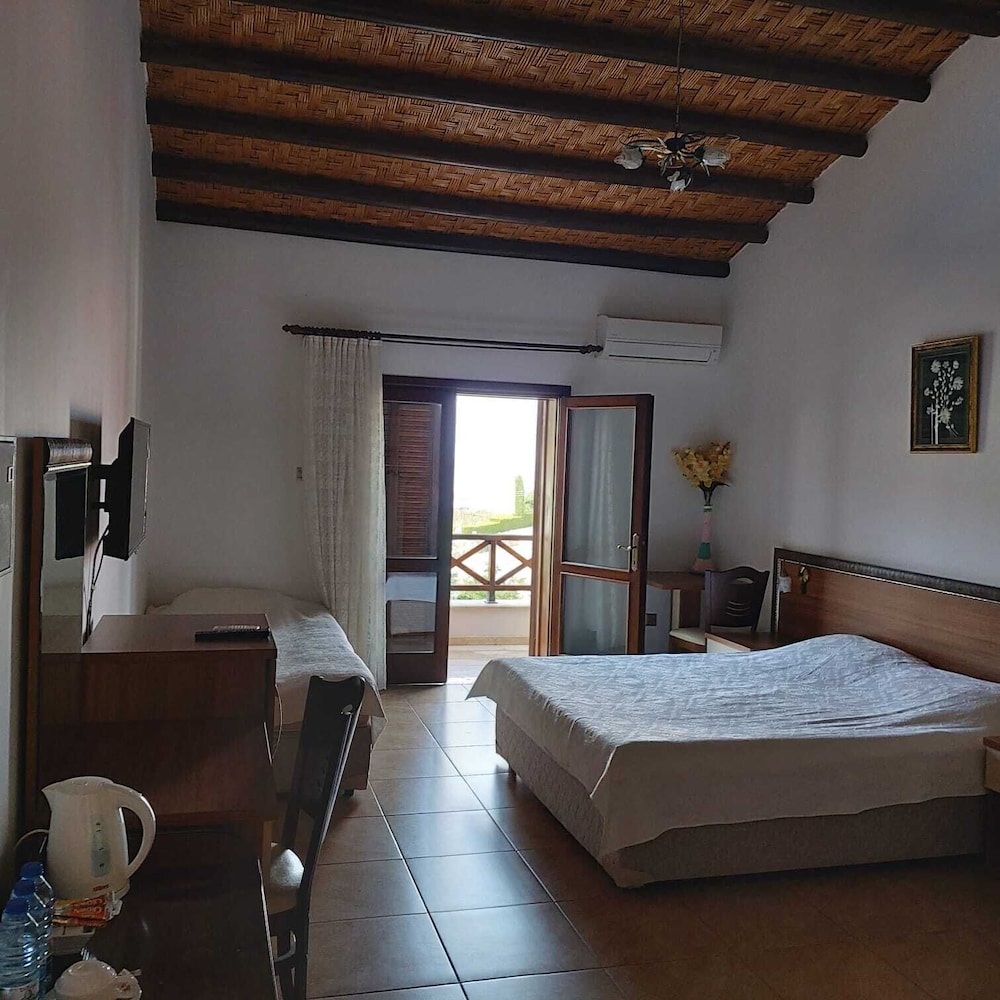 Vouni King Hotel — Morfou