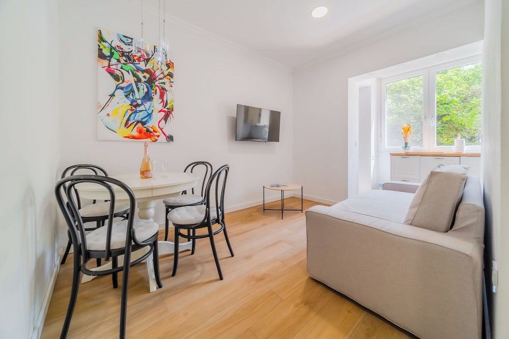 Central Cozy 2 Bedroom Apartment Happy Rentals — 4-Star Luxury Hotel in Zagreb, Croatia