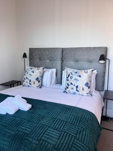 Upmarket 2 Bedroom Apartment with Views