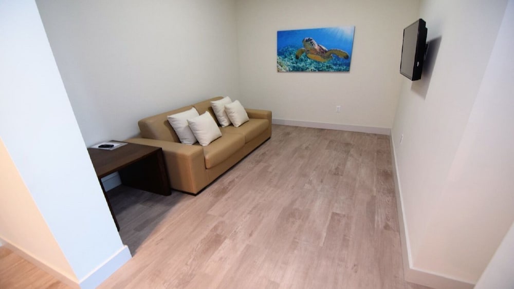 Spectacular 1 Bed Plus Den On To The Amazing Hollywood Beach Hollywood - photo 10