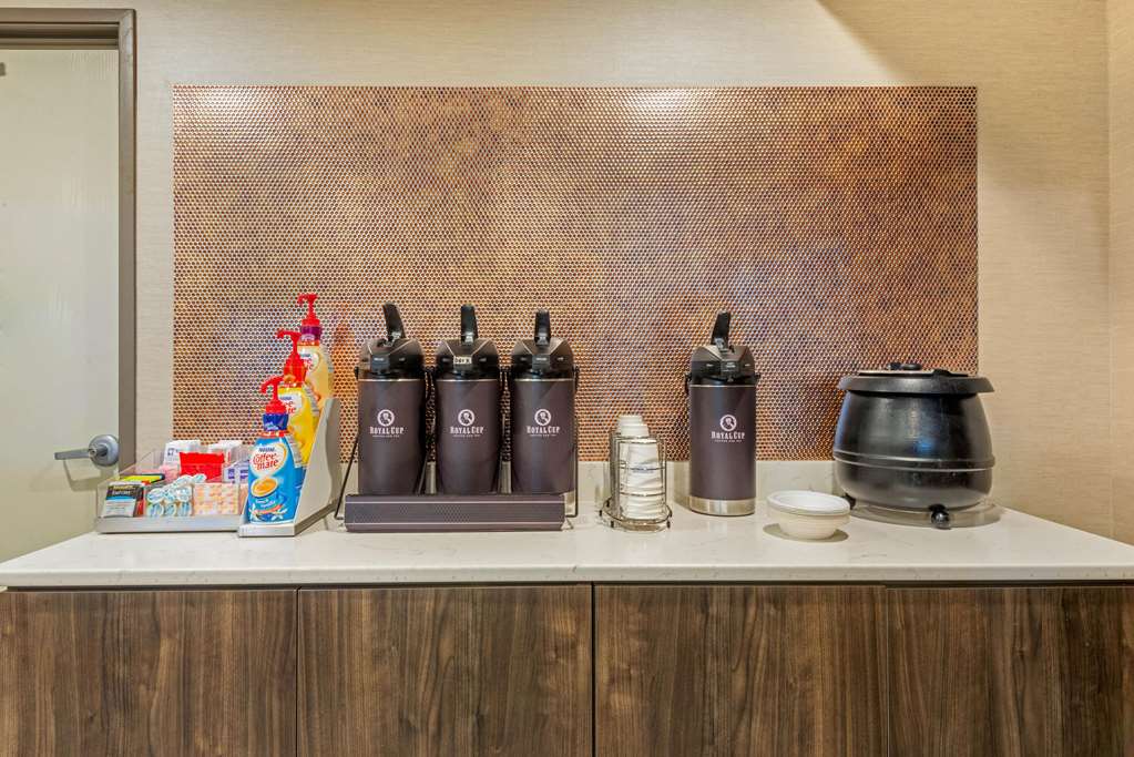 La Quinta Inn & Suites by Wyndham Jamestown - photo 27