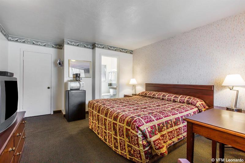 Monterey Fairgrounds Inn - photo 11