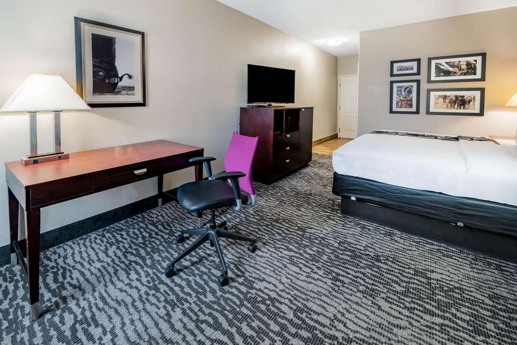 La Quinta Inn & Suites by Wyndham DFW Airport West Bedford - photo 13