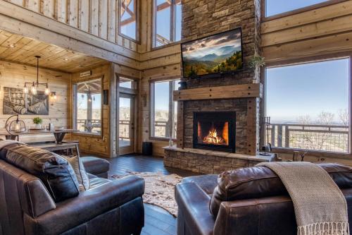 Moonshiners Hideout Hot Tub Game Room Pool in Gatlinburg, United States