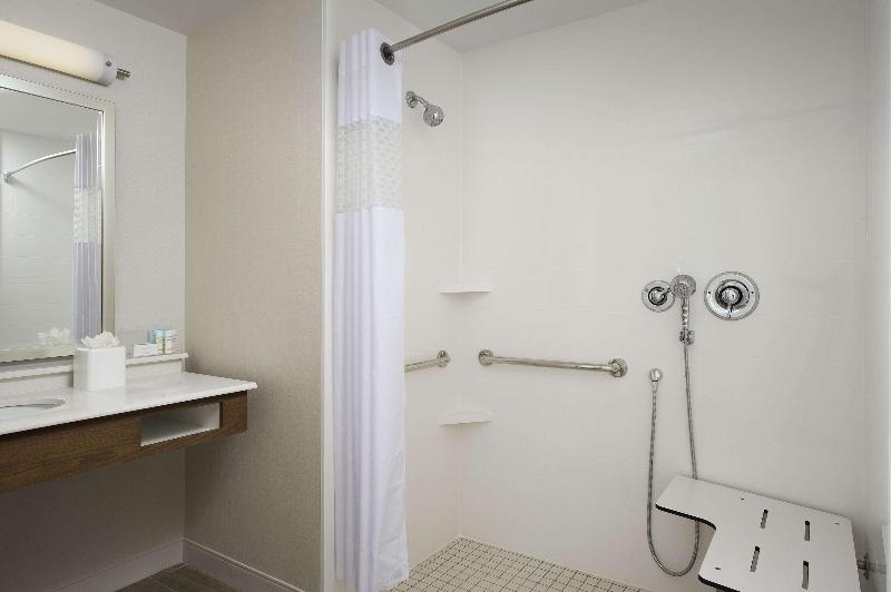 Hampton Inn & Suites Falls Church - photo 39
