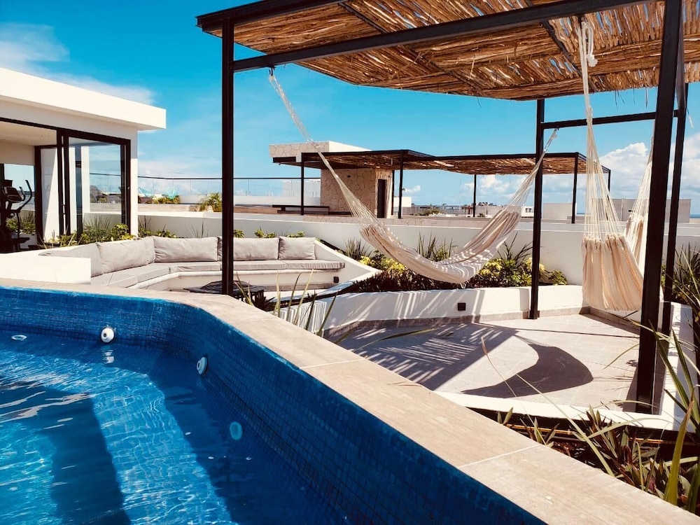 Rooftop pool