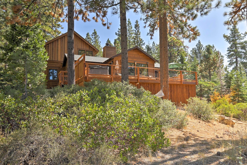 Hot Tub And Lake Tahoe Views Kings Beach Lodge — 4-Star Luxury Hotel in Kings Beach, United States