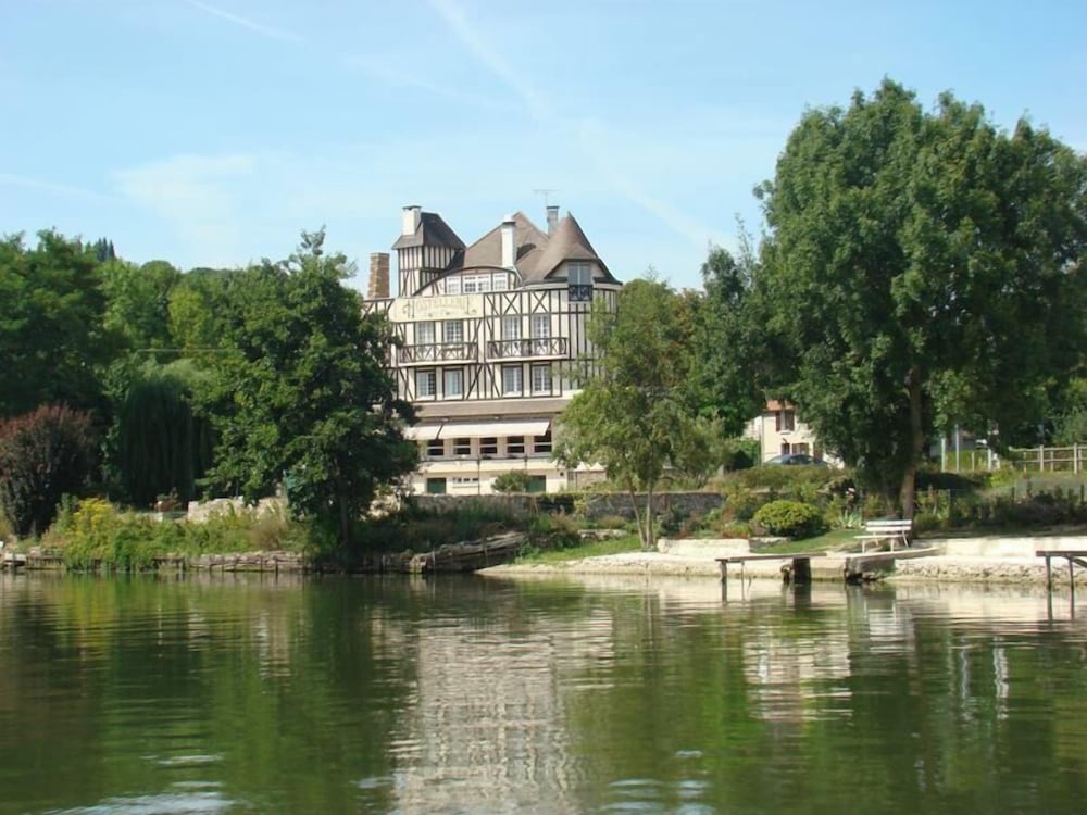 Hostellerie Saint Pierre - last minute hotel in Saint-Pierre-Du-Vauvray
