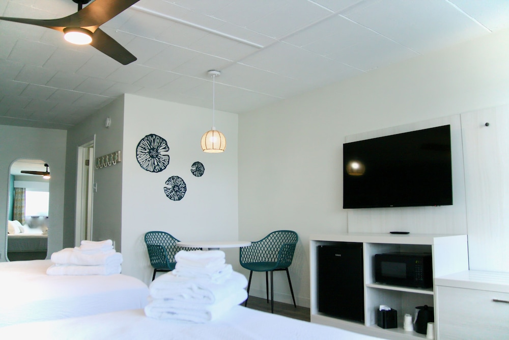 Hotel Cabana Oceanfront Boardwalk - photo 11