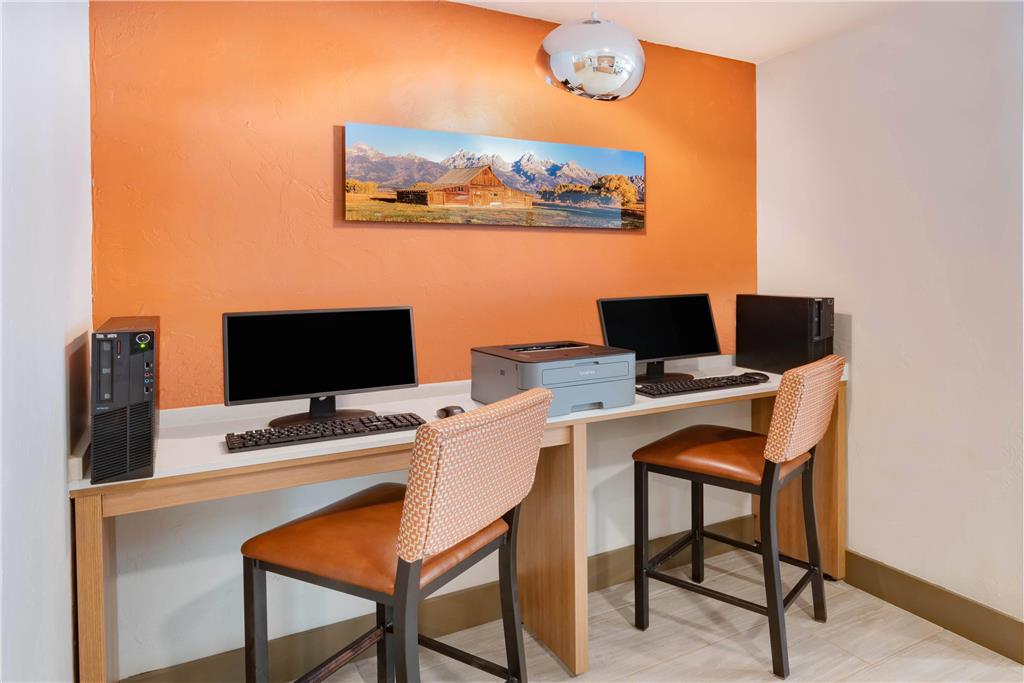 Microtel Inn & Suites by Wyndham Georgetown Lake - photo 36