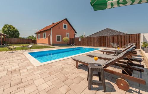 3 Bedroom Stunning Home In Otocac — 4-Star Luxury Hotel in Otocac, Croatia