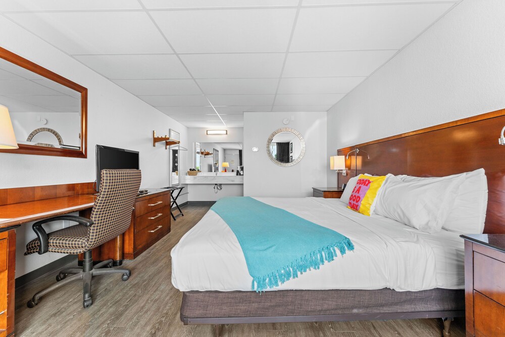 The Retro Hotel - photo 12