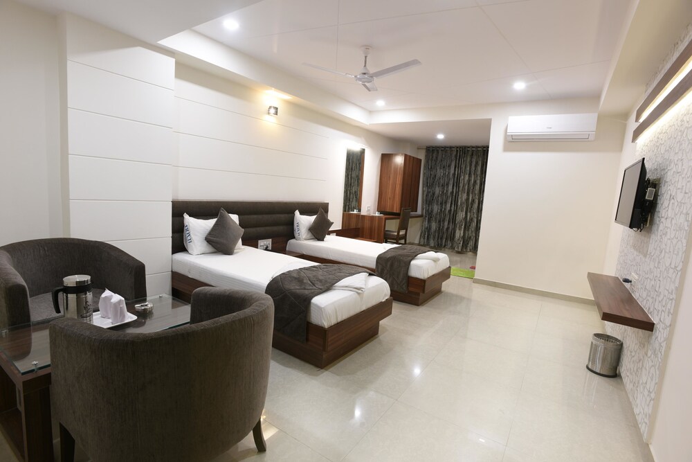 Hotel Luxura in Sanand, India