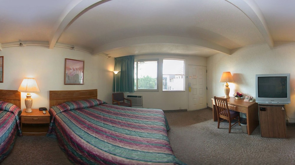 Costa Mesa Inn - photo 26
