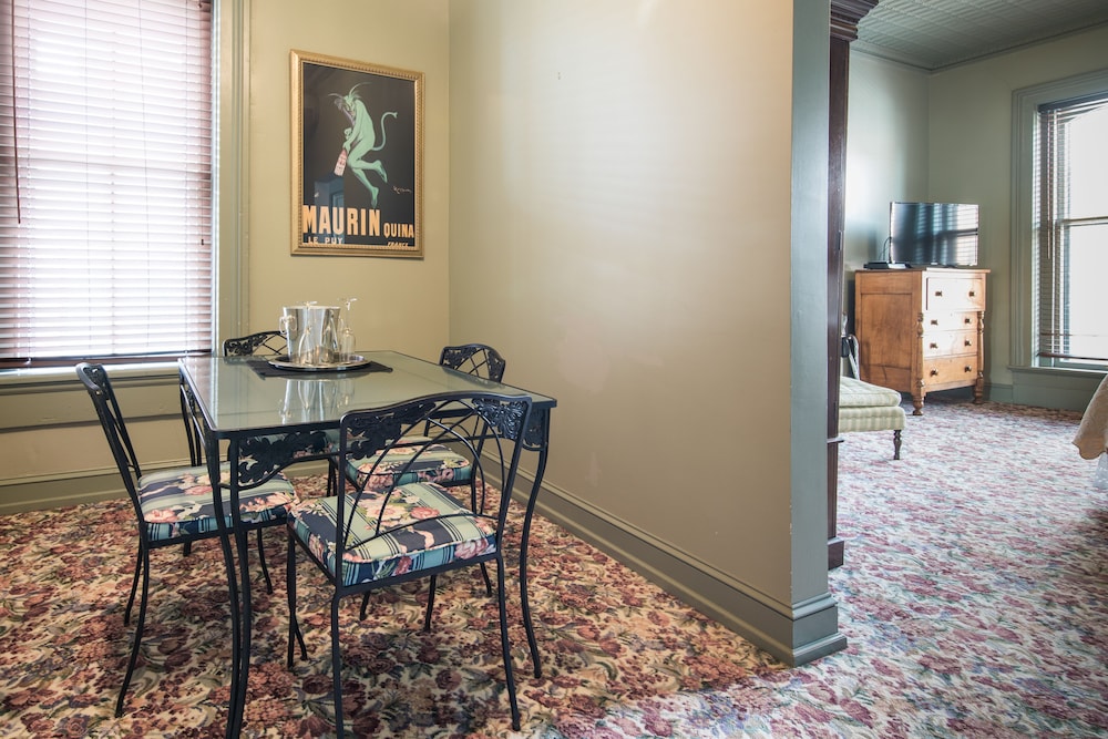 The Black Hawk Hotel - photo 21