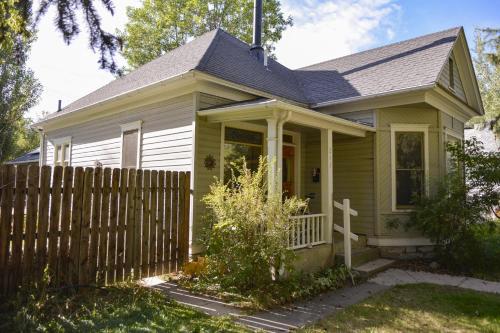 Just Two Blocks From Downtown Bozeman The Dahlia House Is A Tucked Away Retreat — 4-Star Luxury Hotel in Bozeman, United States