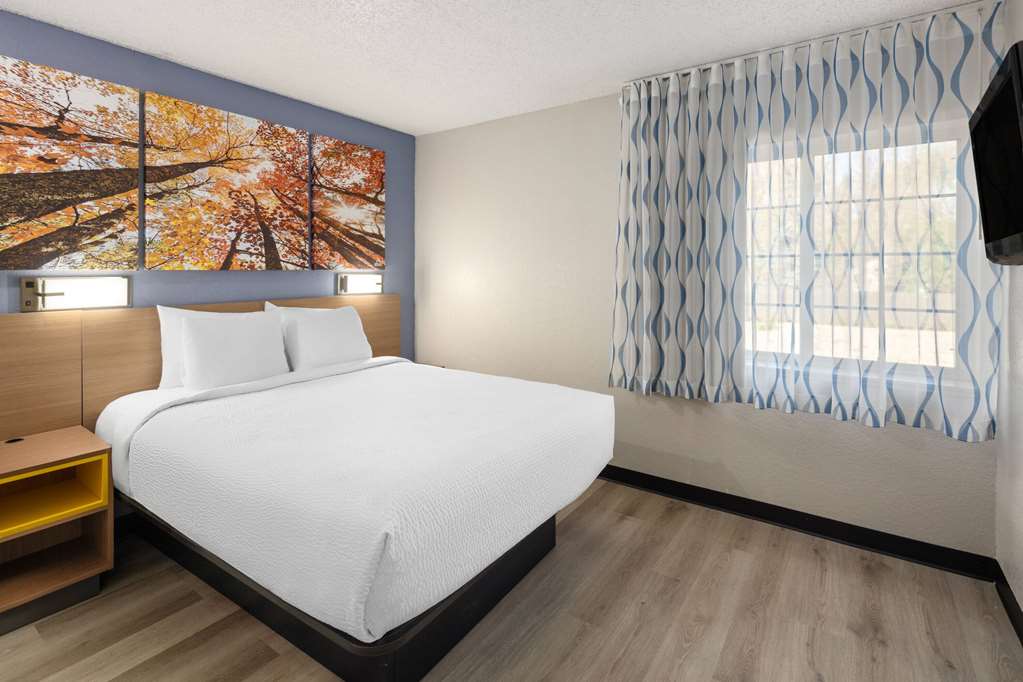 Days Inn & Suites by Wyndham Green Bay WI. - photo 25