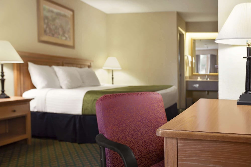 Days Inn & Suites by Wyndham Stuttgart - photo 6
