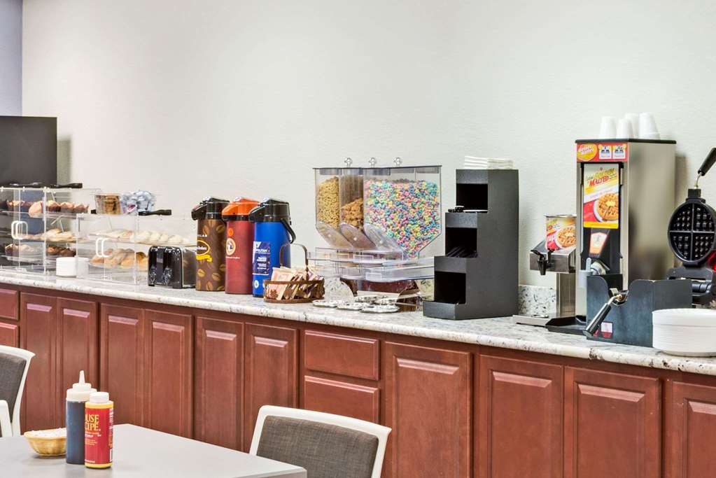 Microtel Inn & Suites by Wyndham Urbandale Des Moines - photo 14