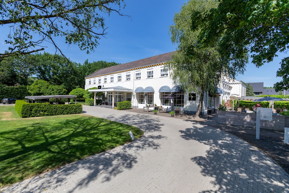 Fletcher Hotel Restaurant De Reiskoffer — 4-Star Luxury Hotel in Bosschenhoofd, Netherlands