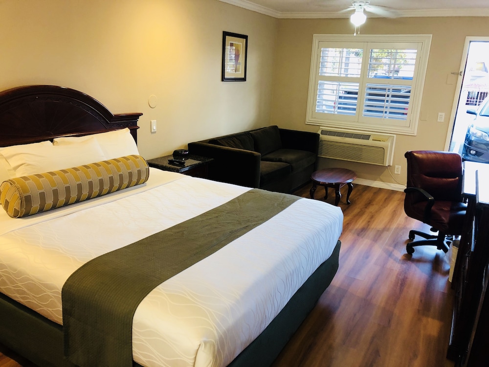 Dynasty Suites Hotel Riverside - photo 9