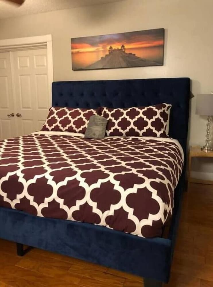6149 Sandcrest Next TO Universal. 8 Beds. Pool. Very Clean - photo 13