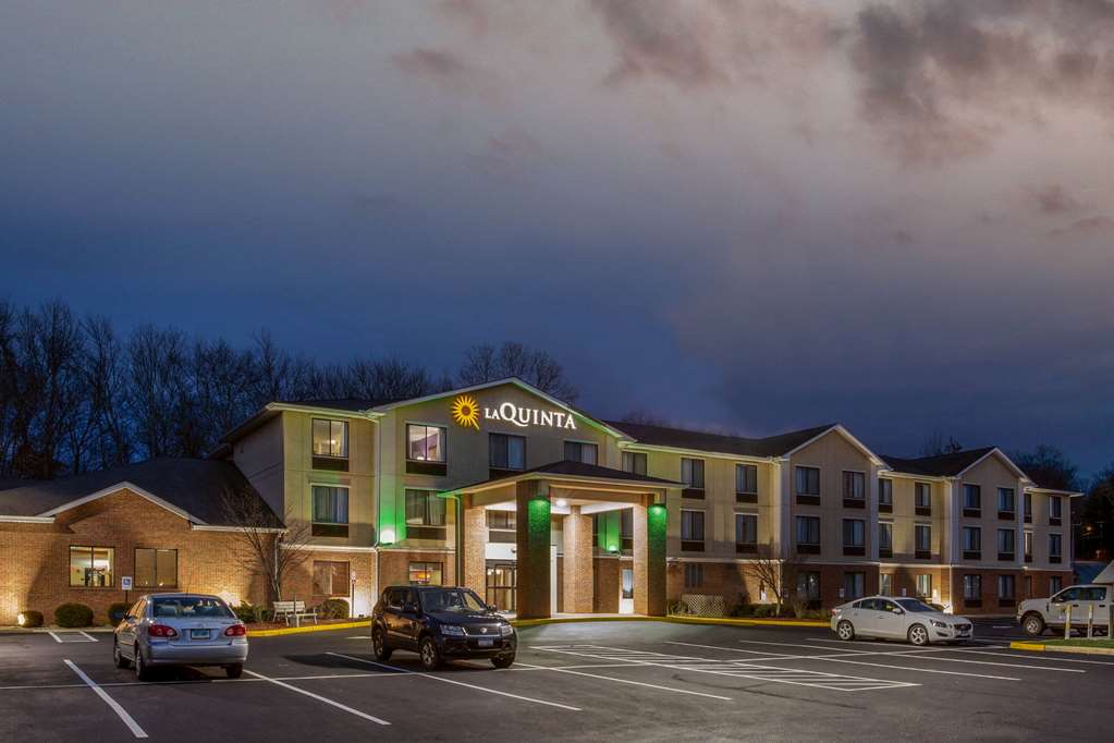 La Quinta Inn & Suites by Wyndham Norwich Plainfield Casino - photo 3