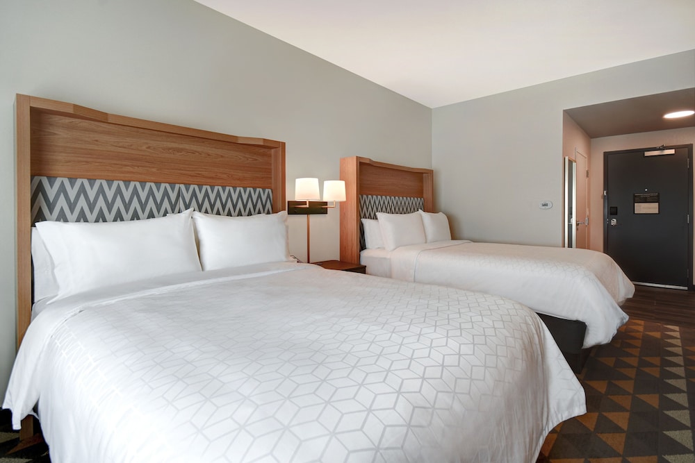 Holiday Inn Erie by IHG - photo 12